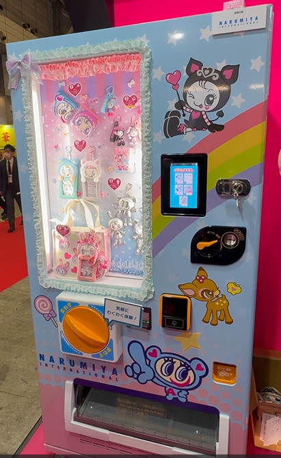 ど冷えもん設置事例　シリーズのガチャえもん自販機です。